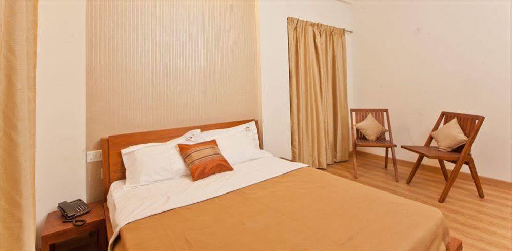Hotel Holiday Home Bangalore Exterior foto